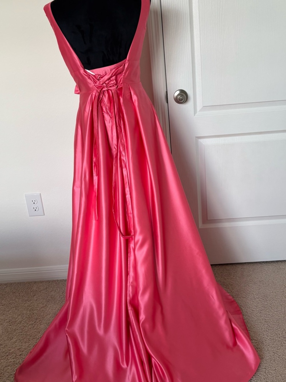 Elegant Satin Hi-Low Dress w/ Lace-Up Back & Pockets – Size S - Picture 5 of 13